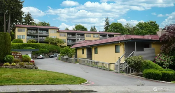 $2,850 | 11642 100th Avenue Northeast, Unit 305, Kirkland, WA 98034