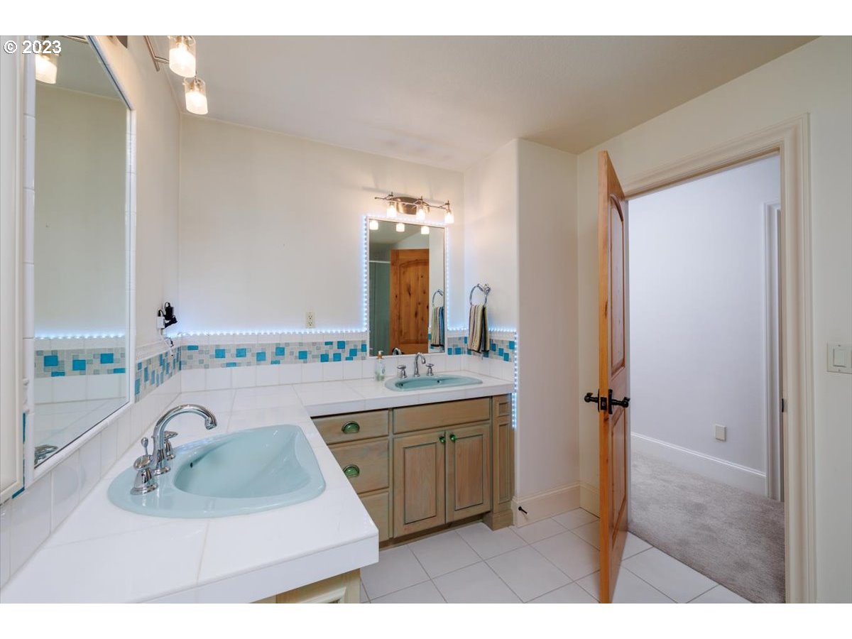 4220 Southwest Charming Way Portland, OR 97225 - Photo 34 of 45 Gallery Image 34