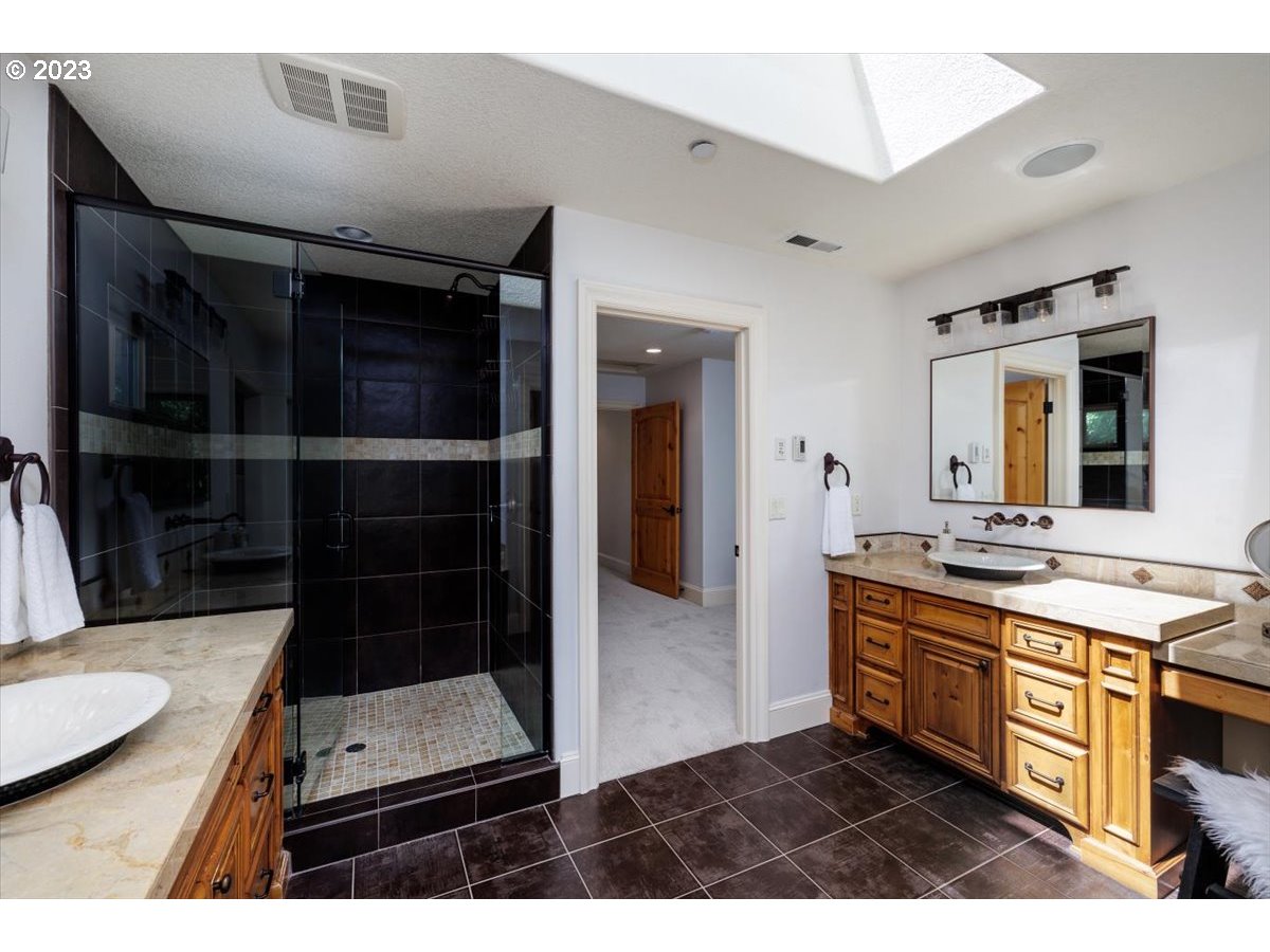 4220 Southwest Charming Way Portland, OR 97225 - Photo 37 of 45 Gallery Image 37