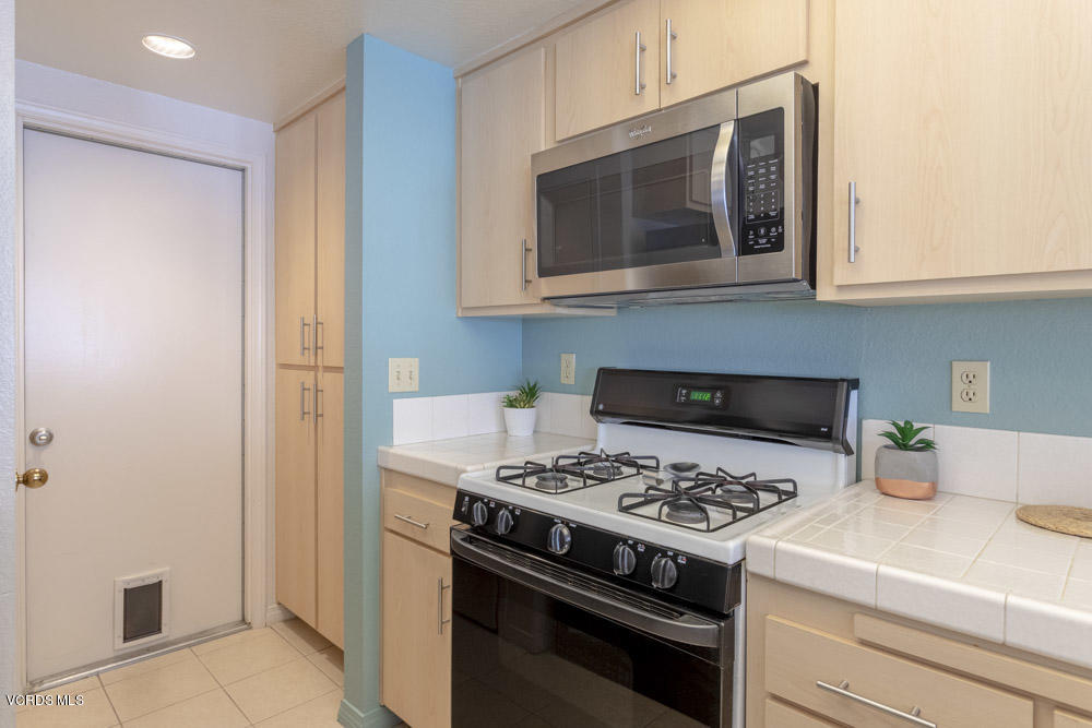 1920 Rory Lane, Unit 4 Simi Valley, CA 93063 - Photo 9 of 24 a kitchen with a stove and a microwave