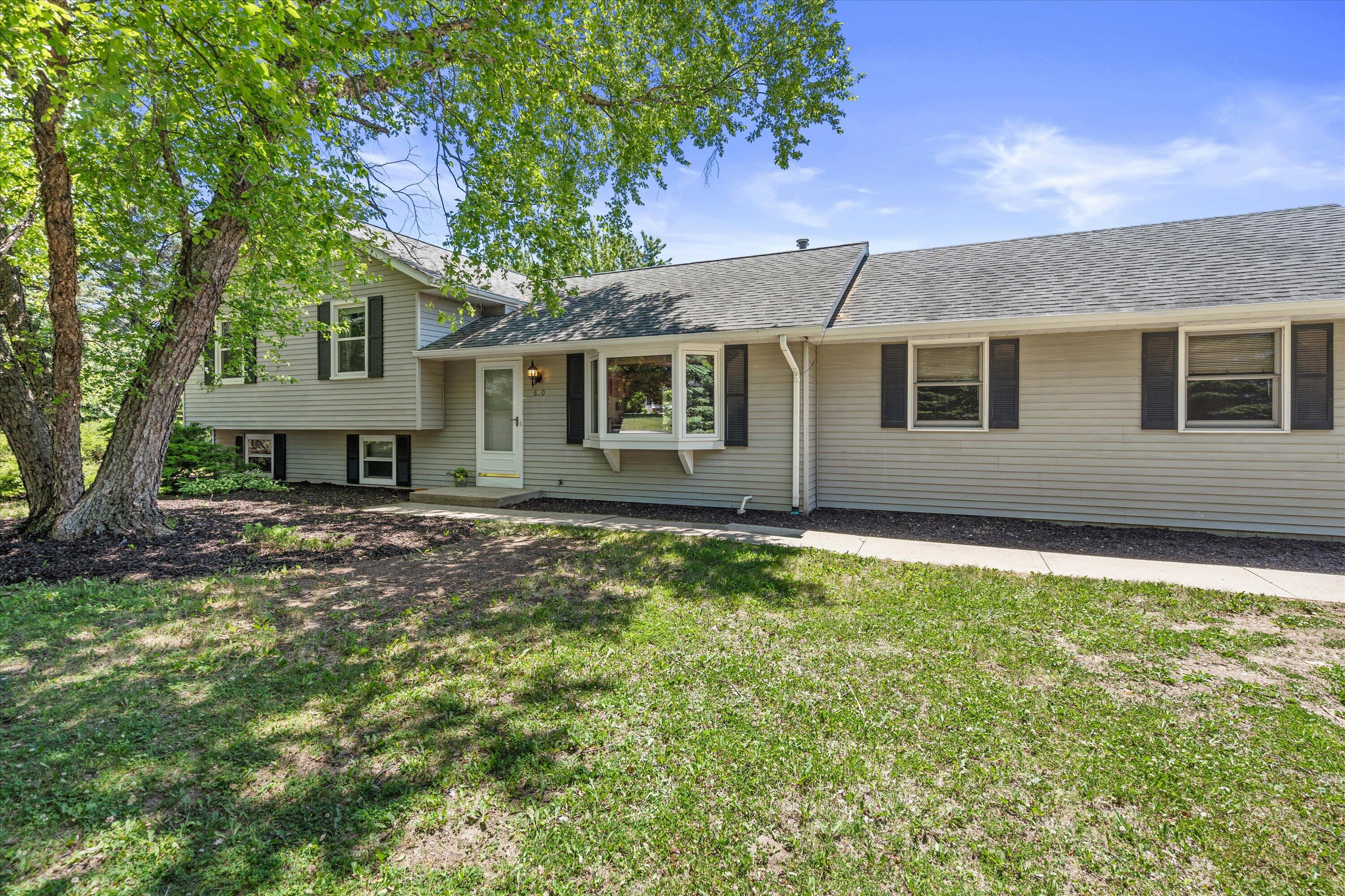 620 Prairie View Drive North Prairie, WI 53153 - Photo 2 of 52 Well Maintained Exterior
