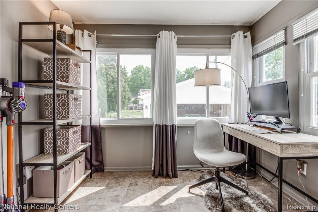 110 Roth Boulevard Clawson, MI 48017 - Photo 21 of 37 Interiors 10.jpg