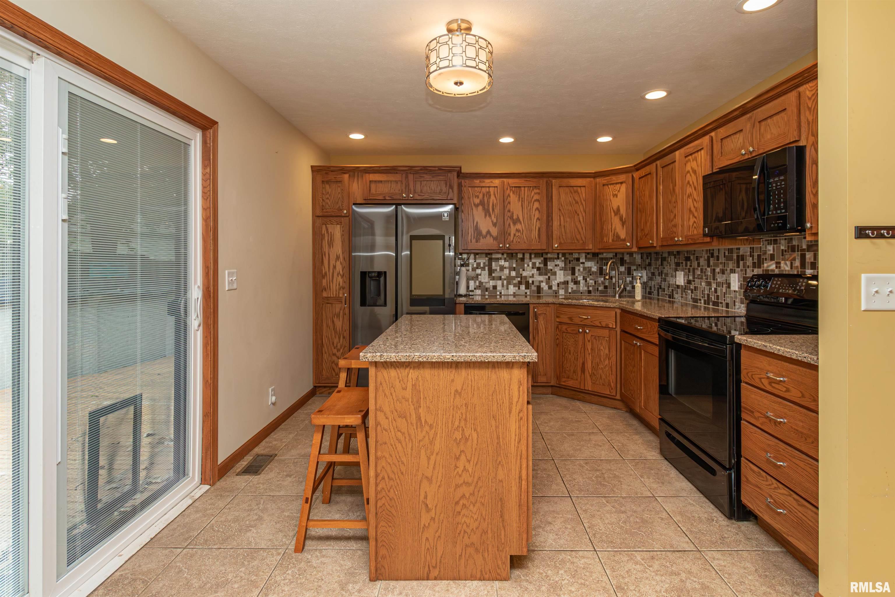 107 Dillon Road Marquette Heights, IL 61554 - Photo 17 of 42 Gallery Image 17