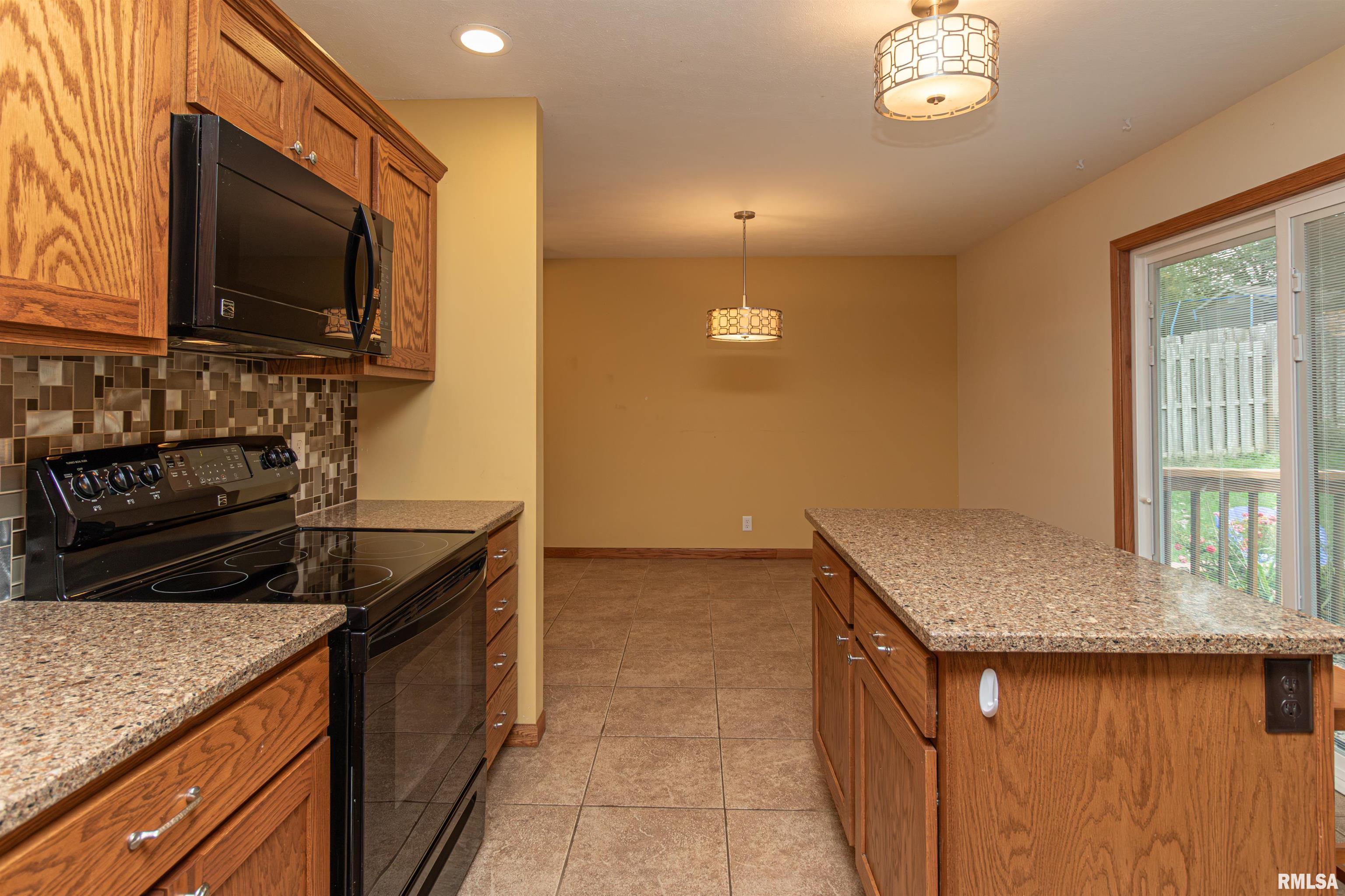 107 Dillon Road Marquette Heights, IL 61554 - Photo 20 of 42 Gallery Image 20