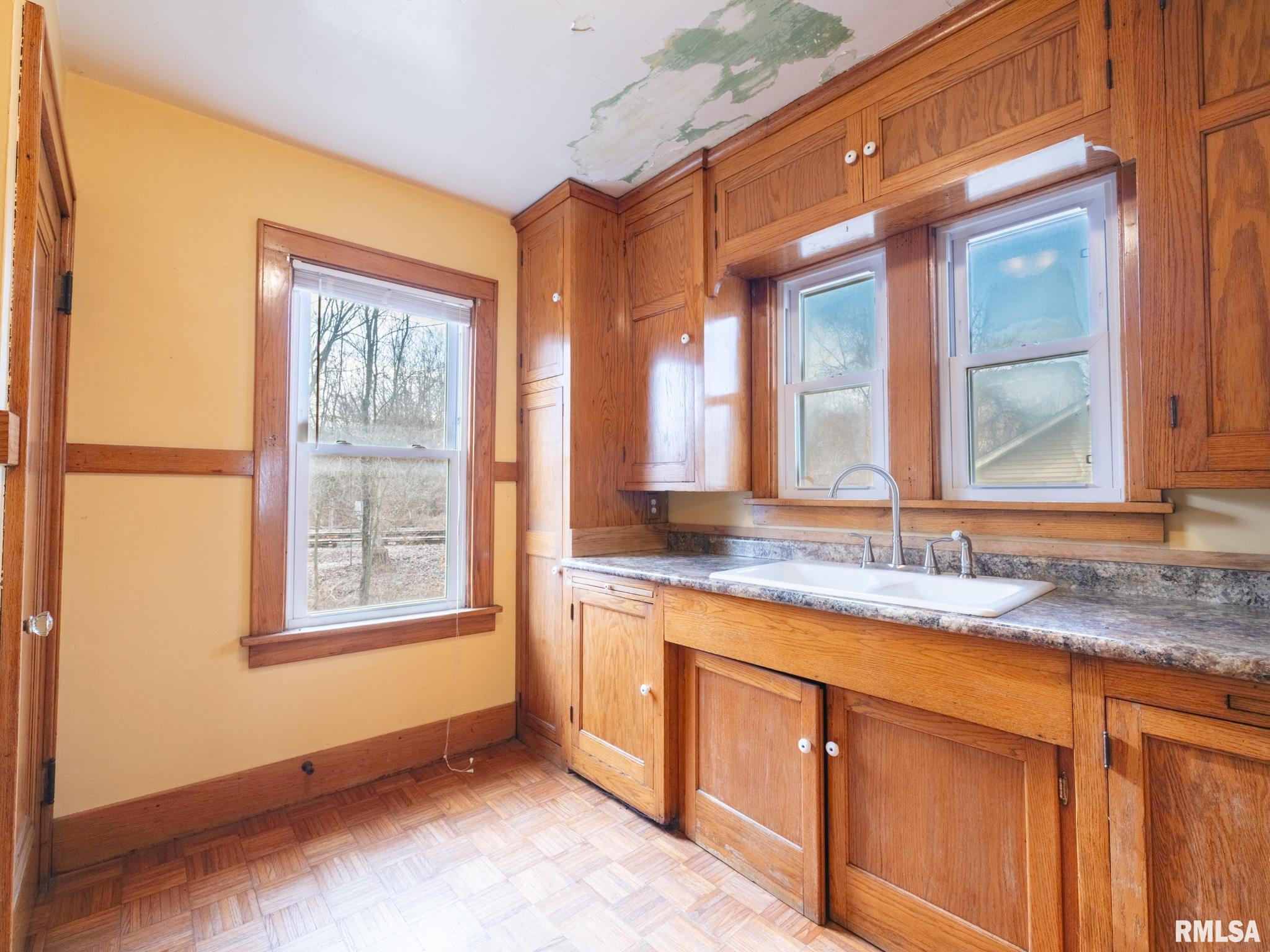 4110 West Southport Road Peoria, IL 61615 - Photo 13 of 35