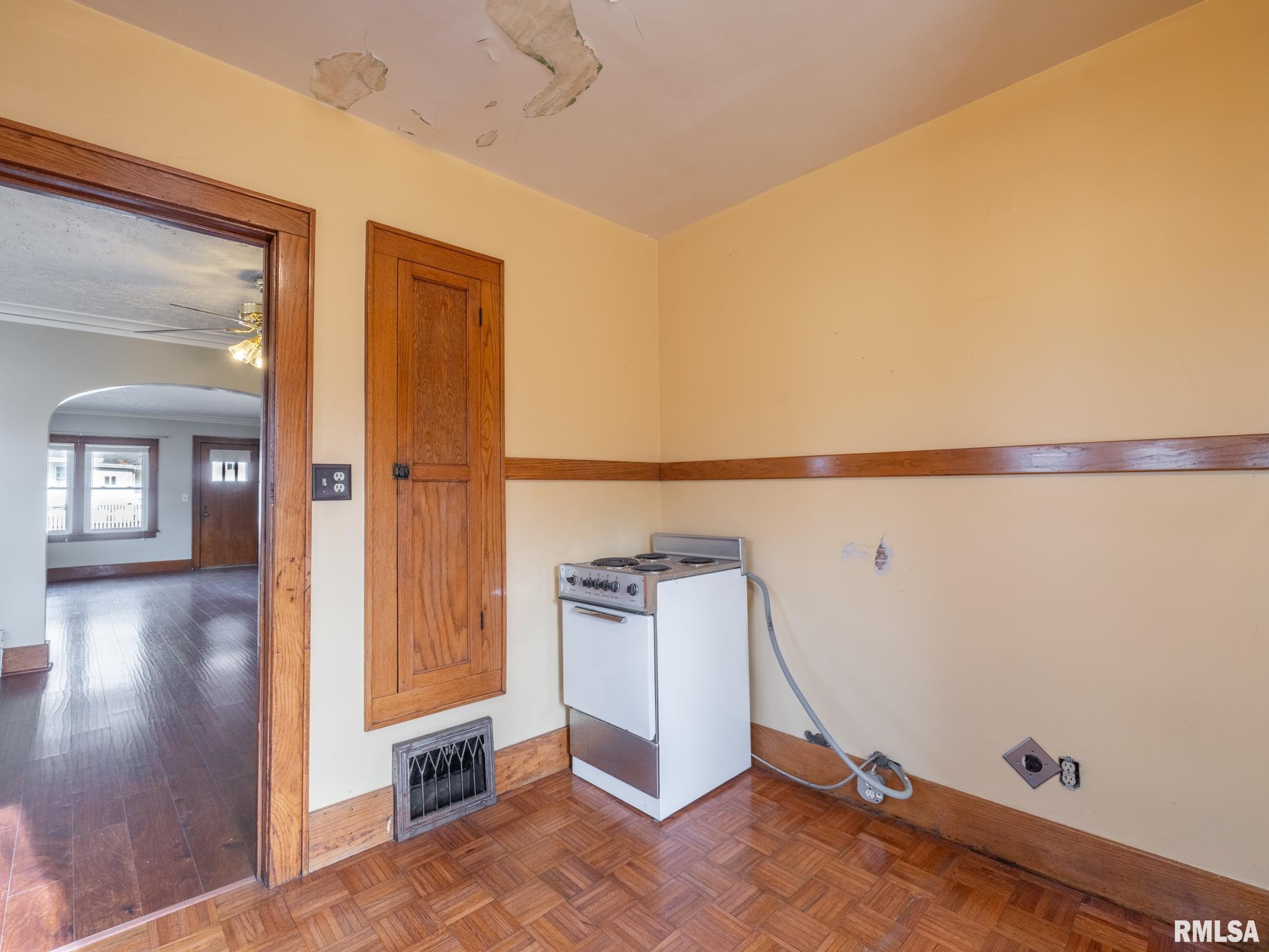 4110 West Southport Road Peoria, IL 61615 - Photo 16 of 35