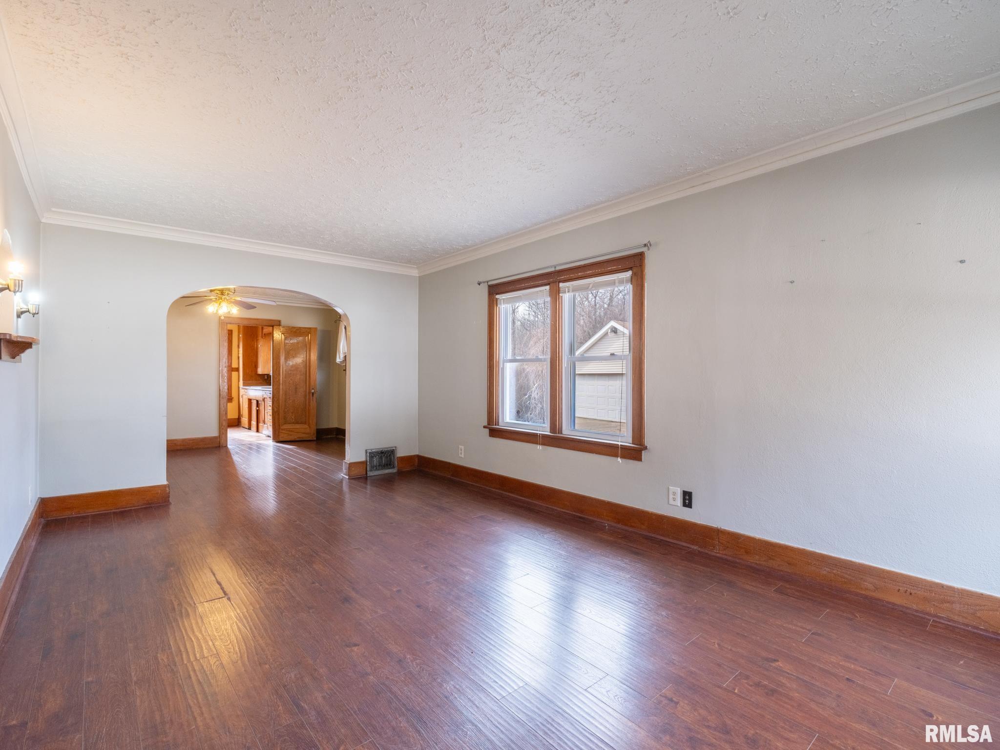 4110 West Southport Road Peoria, IL 61615 - Photo 4 of 35