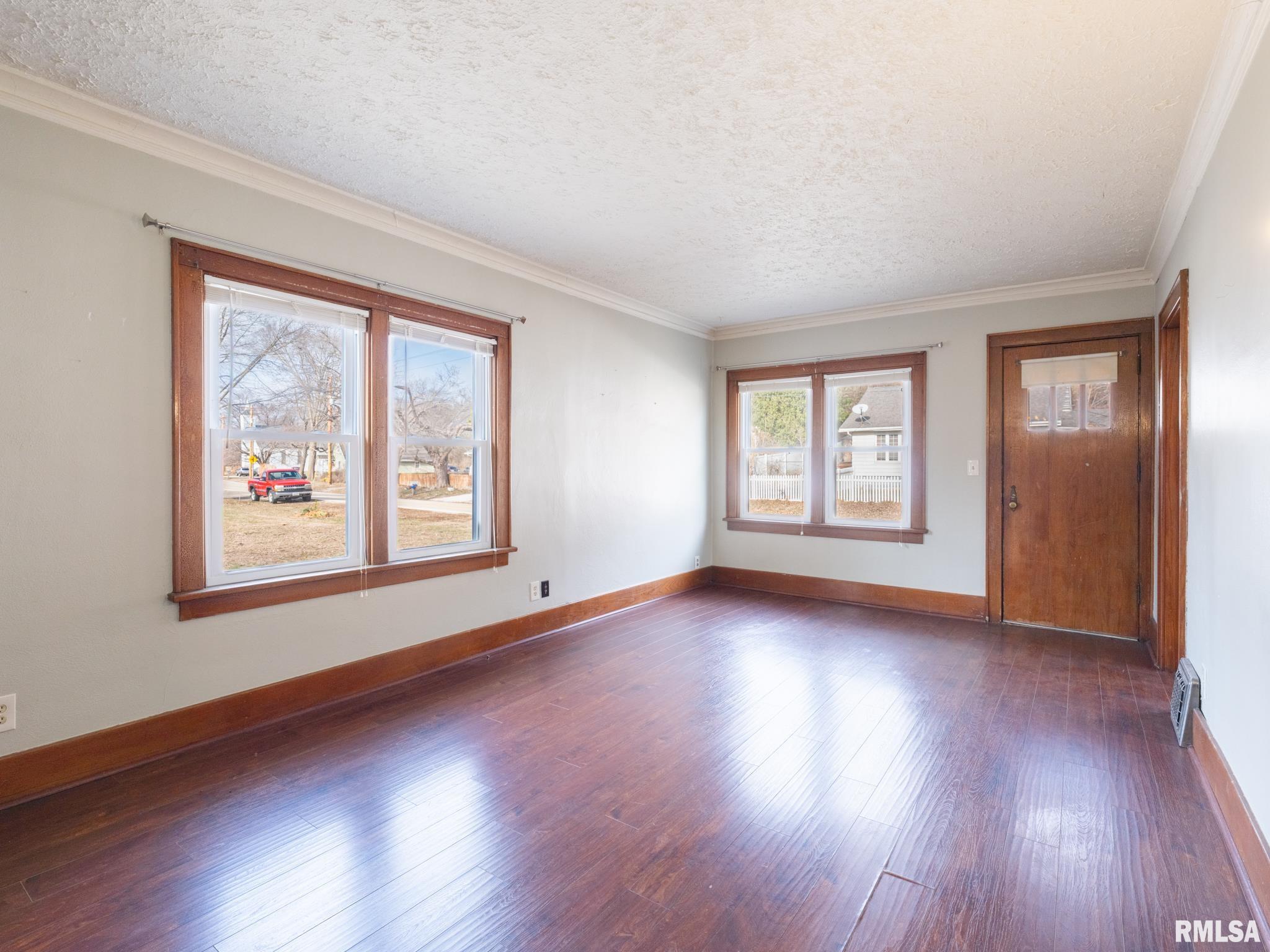 4110 West Southport Road Peoria, IL 61615 - Photo 8 of 35