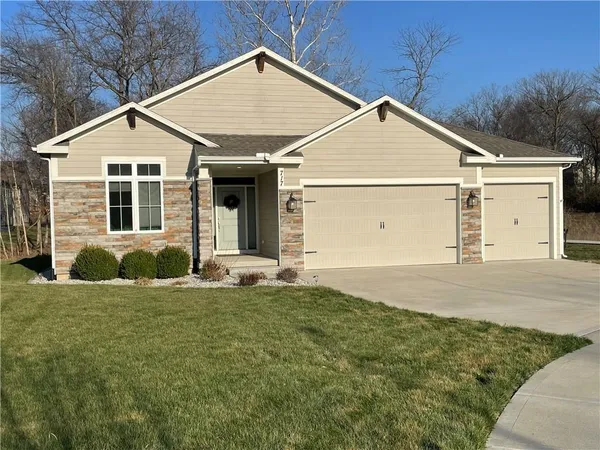 $535,000 | 717 Riverwood Drive, Liberty, MO 64068