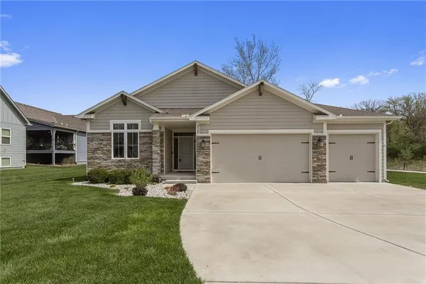 $535,000 | 717 Riverwood Drive, Liberty, MO 64068