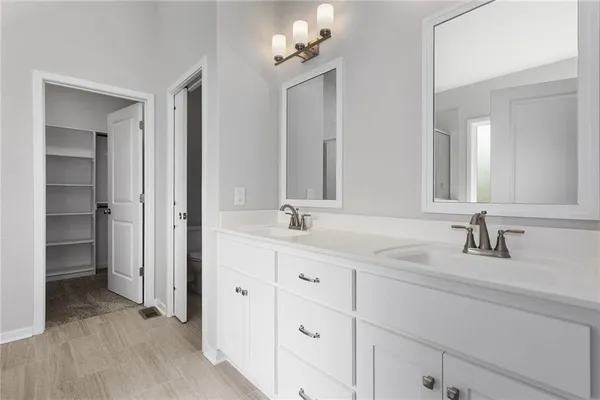 $535,000 | 717 Riverwood Drive, Liberty, MO 64068