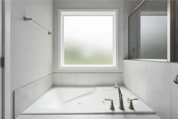 $535,000 | 717 Riverwood Drive, Liberty, MO 64068