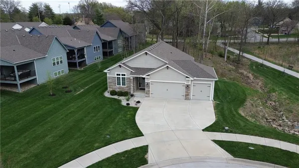 $535,000 | 717 Riverwood Drive, Liberty, MO 64068