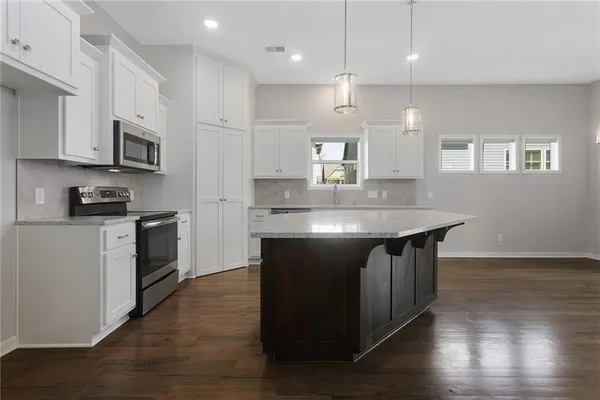 $535,000 | 717 Riverwood Drive, Liberty, MO 64068