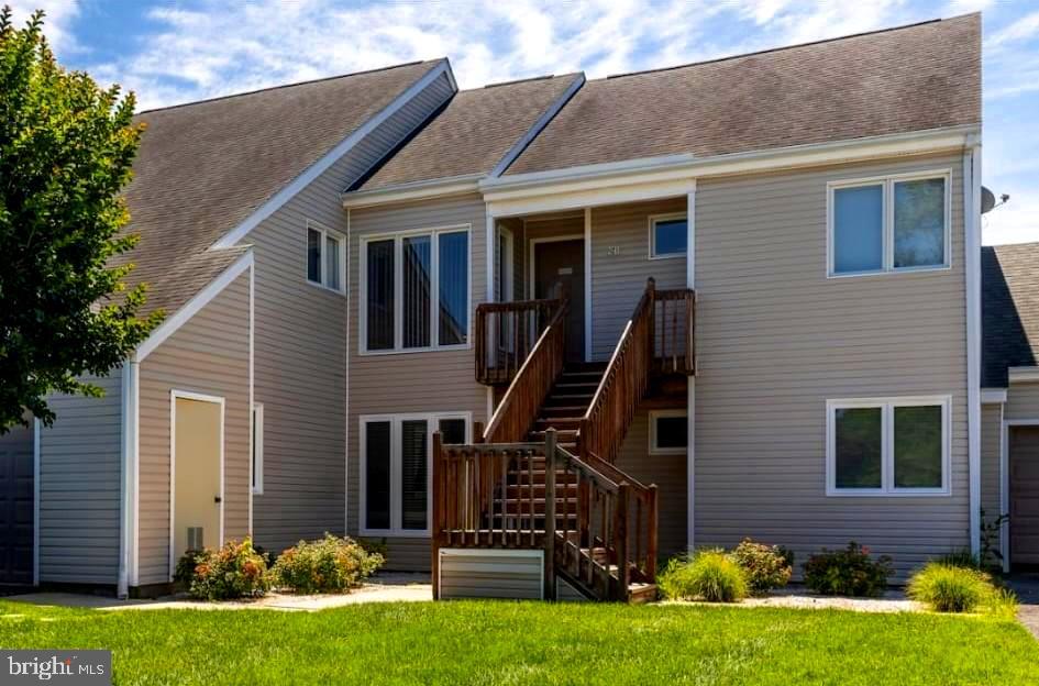 11602 Masters Lane, Unit 120 Berlin, MD 21811 - Photo 21 of 29 a front view of a house with a yard