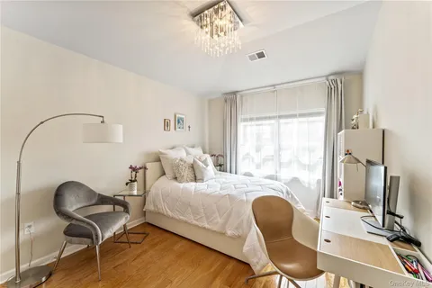 $899,000 | 122-06 Powell Cove Boulevard, Unit 132 | College Point