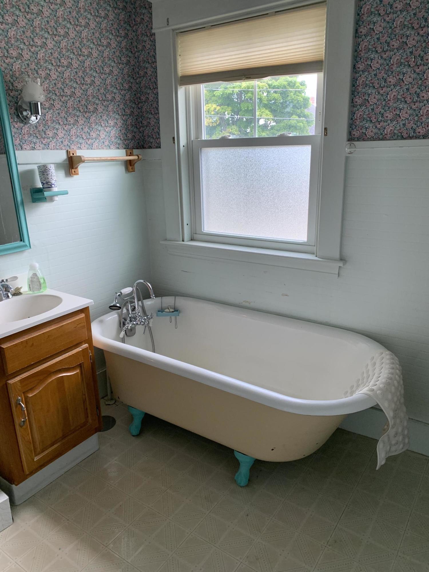 71 Boutelle Road Bangor, ME 04401 - Photo 21 of 21 IMG-0906 bath rm