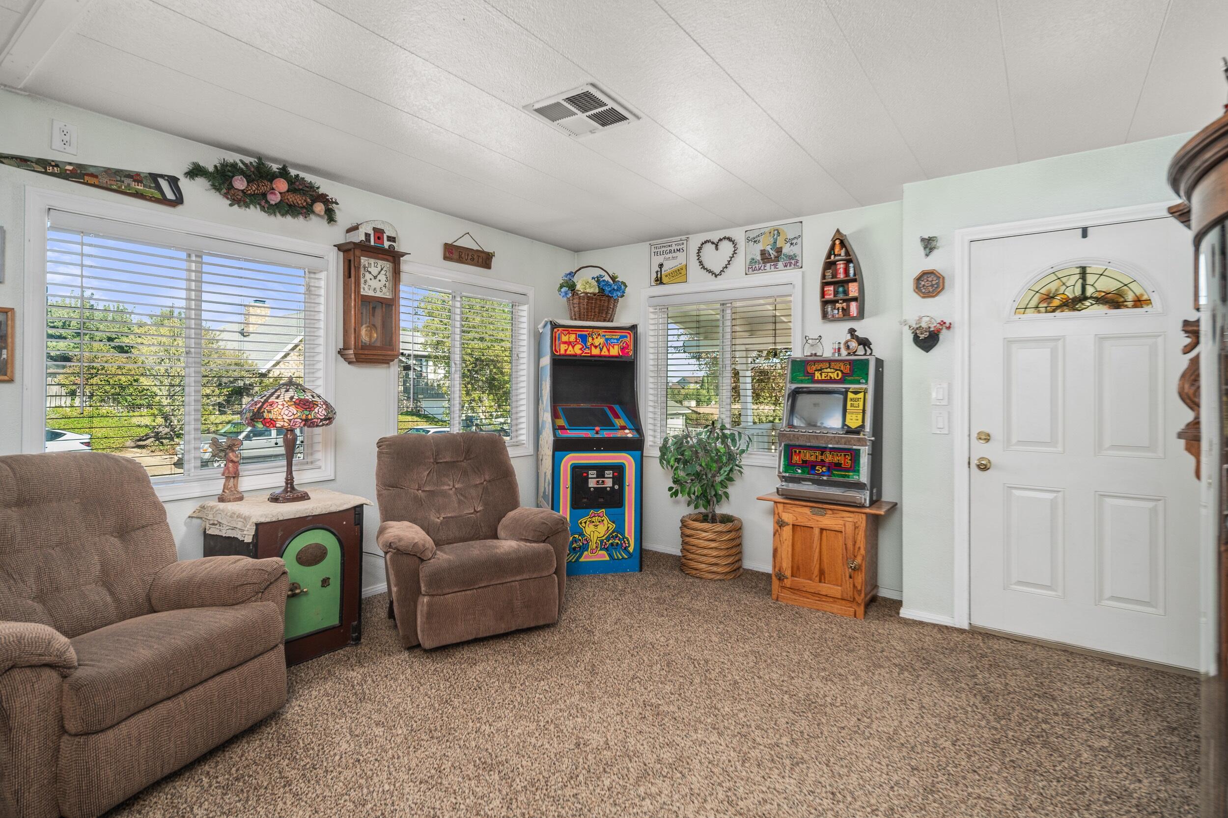 15040 Sandy Ridge Road Lake Elizabeth, CA 93532 - Photo 8 of 47 8 Living room