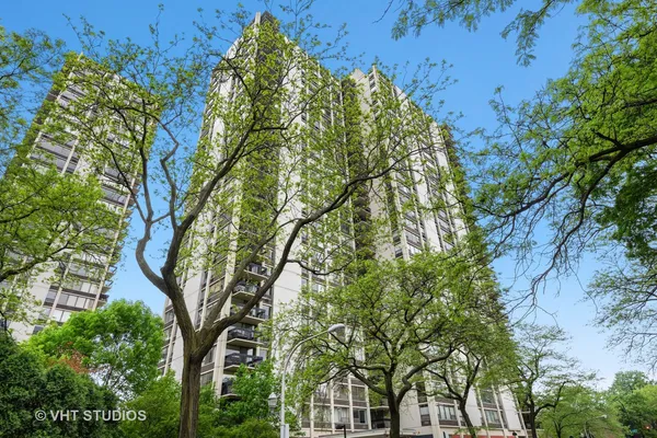 $2,700 | 1360 North Sandburg Terrace, Unit 705, Chicago, IL 60610