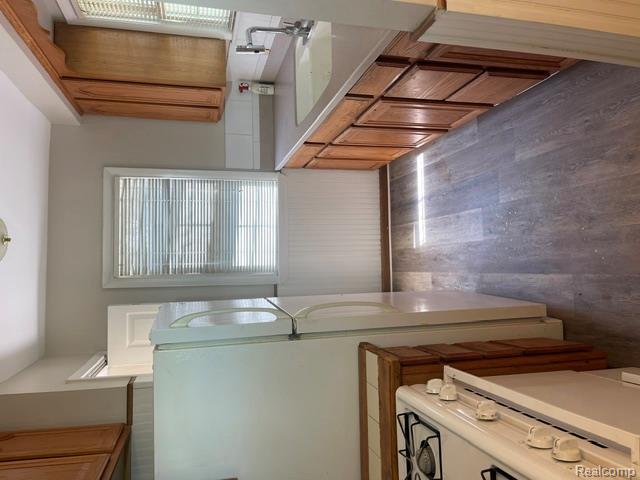 22404 Rausch Avenue Eastpointe, MI 48021 - Photo 3 of 12