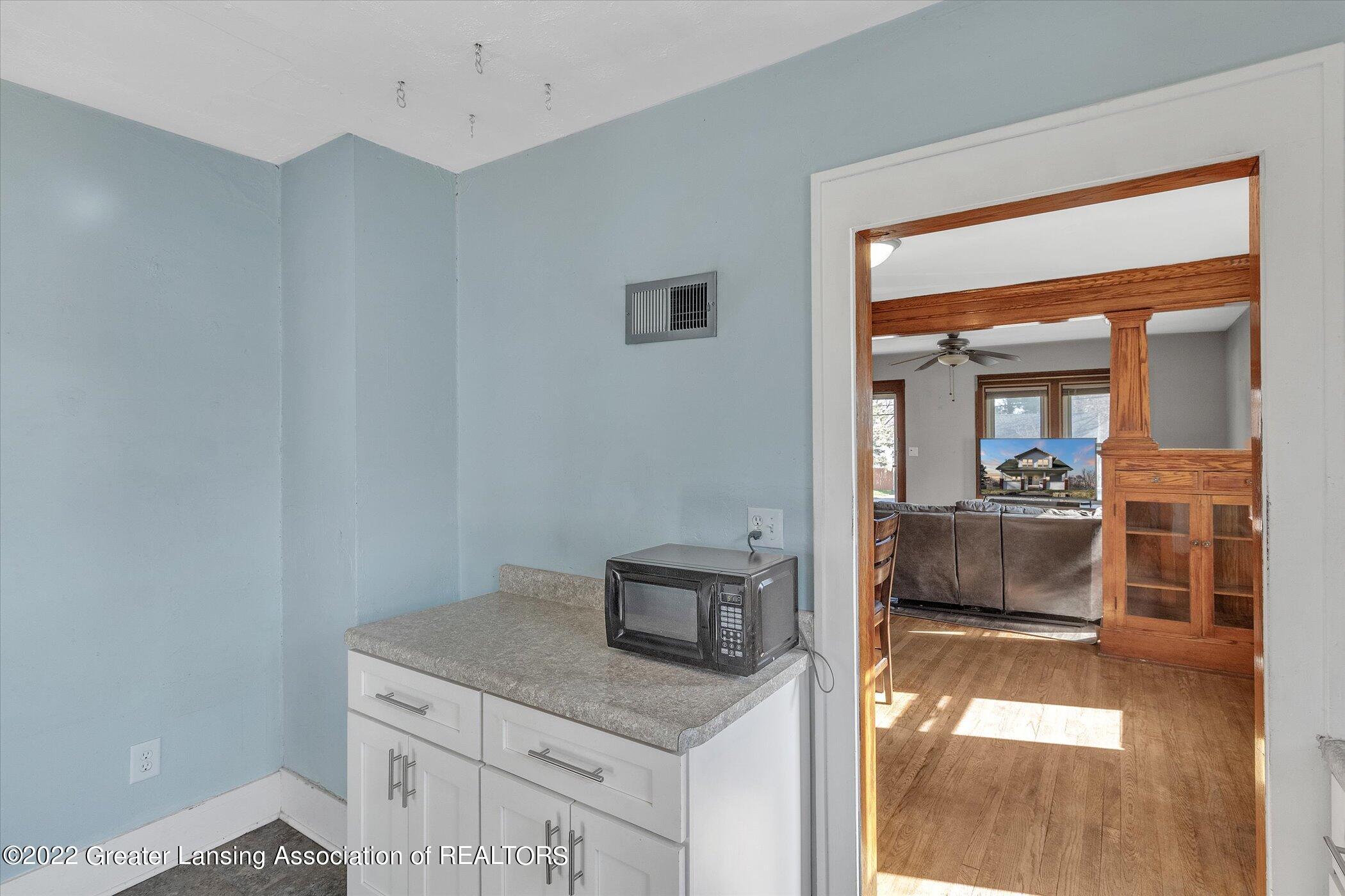 532 West Holmes Road Lansing, MI 48910 - Photo 20 of 64 kitchen space