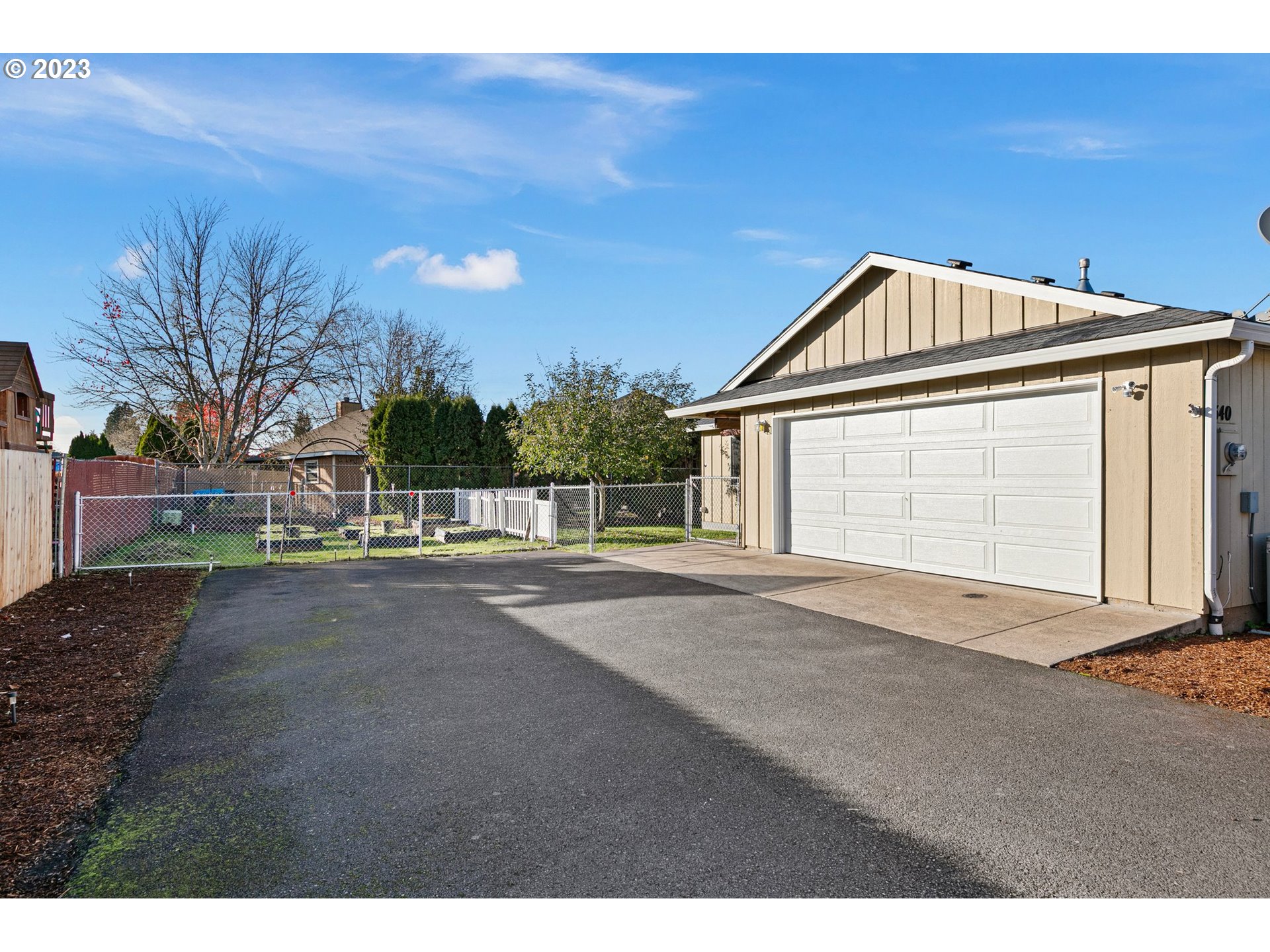 340 54th Street Springfield, OR 97478 - Photo 2 of 40 a view of a house with a outdoor space
