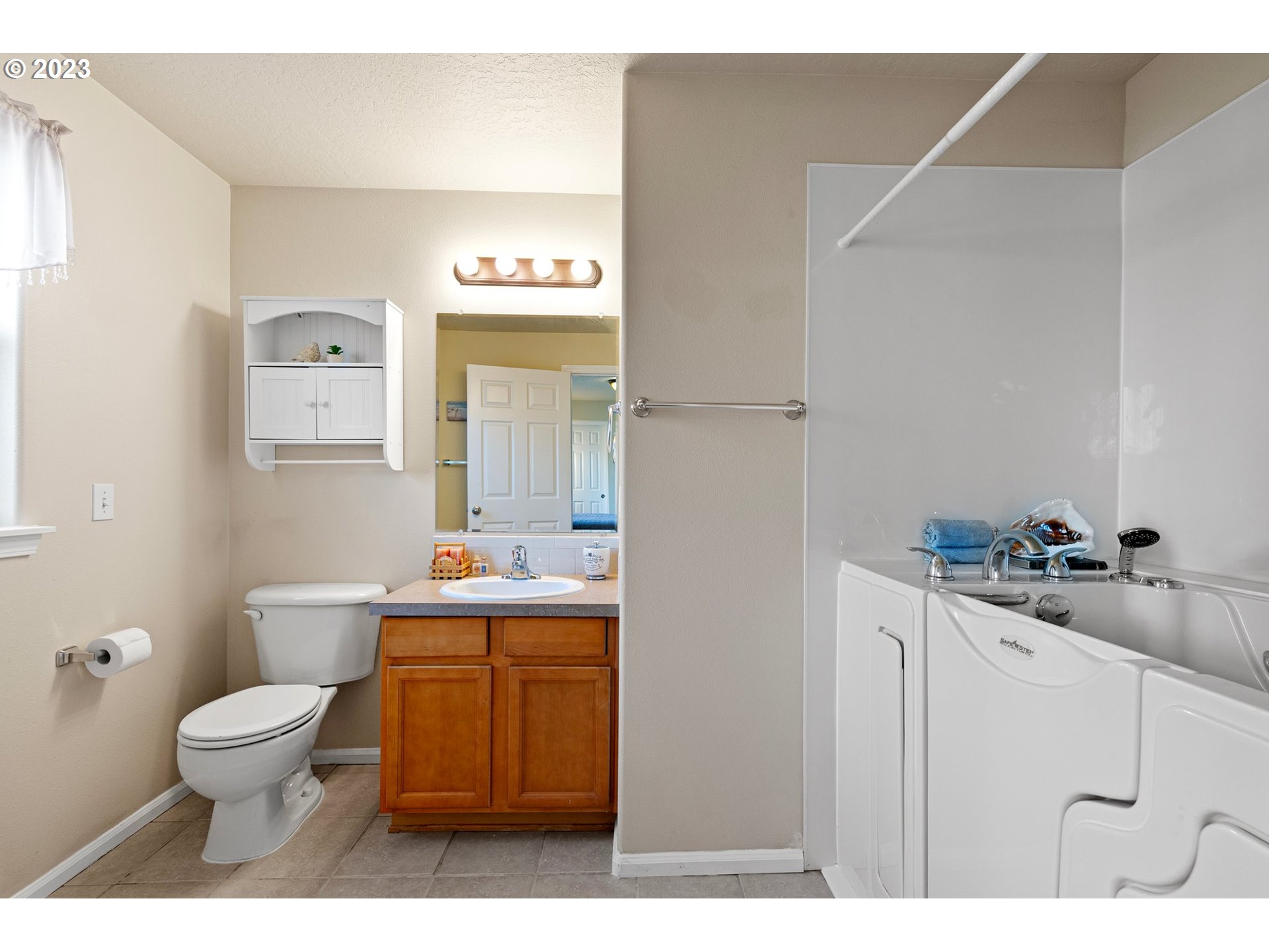 340 54th Street Springfield, OR 97478 - Photo 27 of 40 a bathroom with a toilet sink and mirror