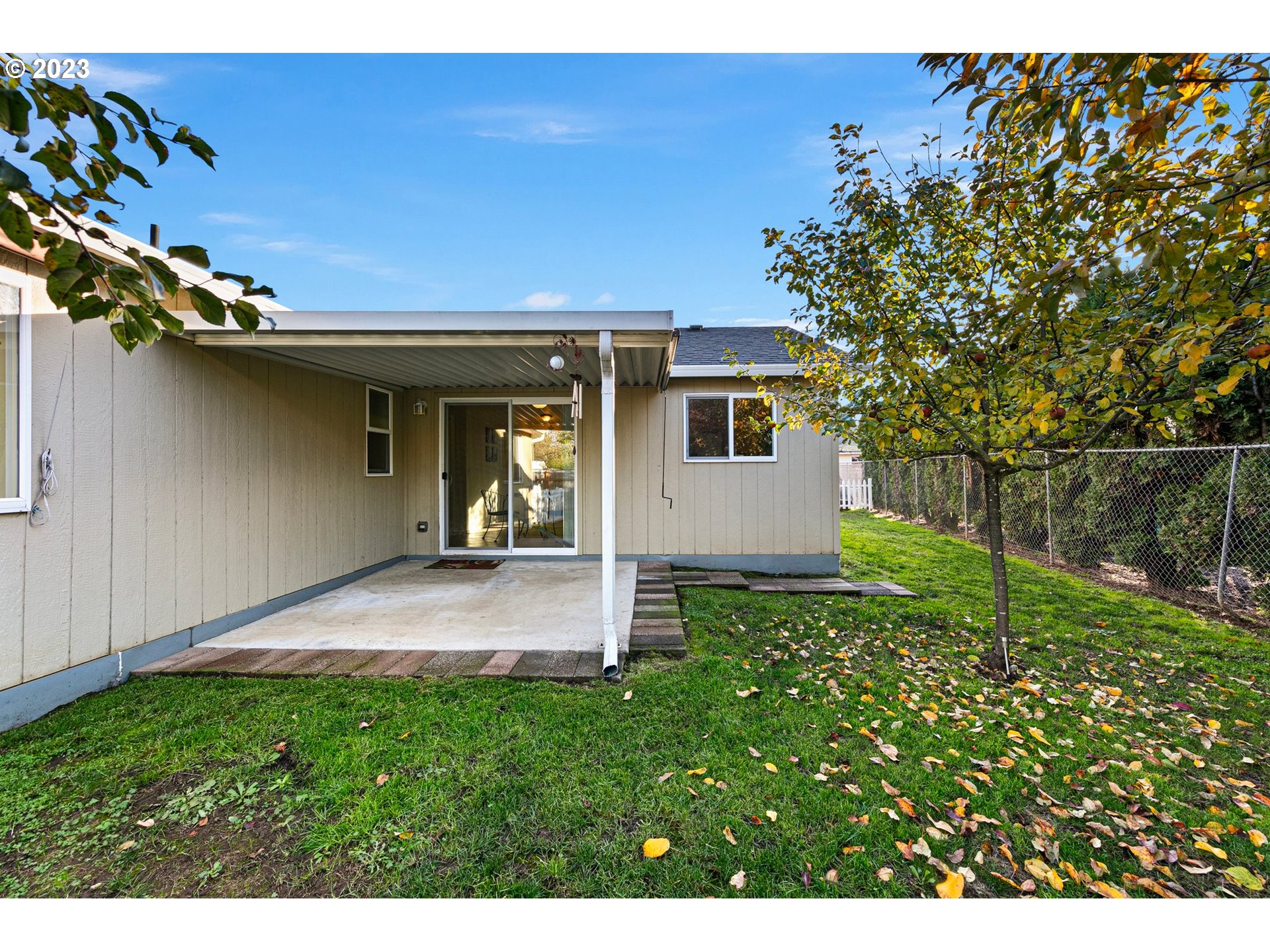 340 54th Street Springfield, OR 97478 - Photo 29 of 40 a view of a backyard space