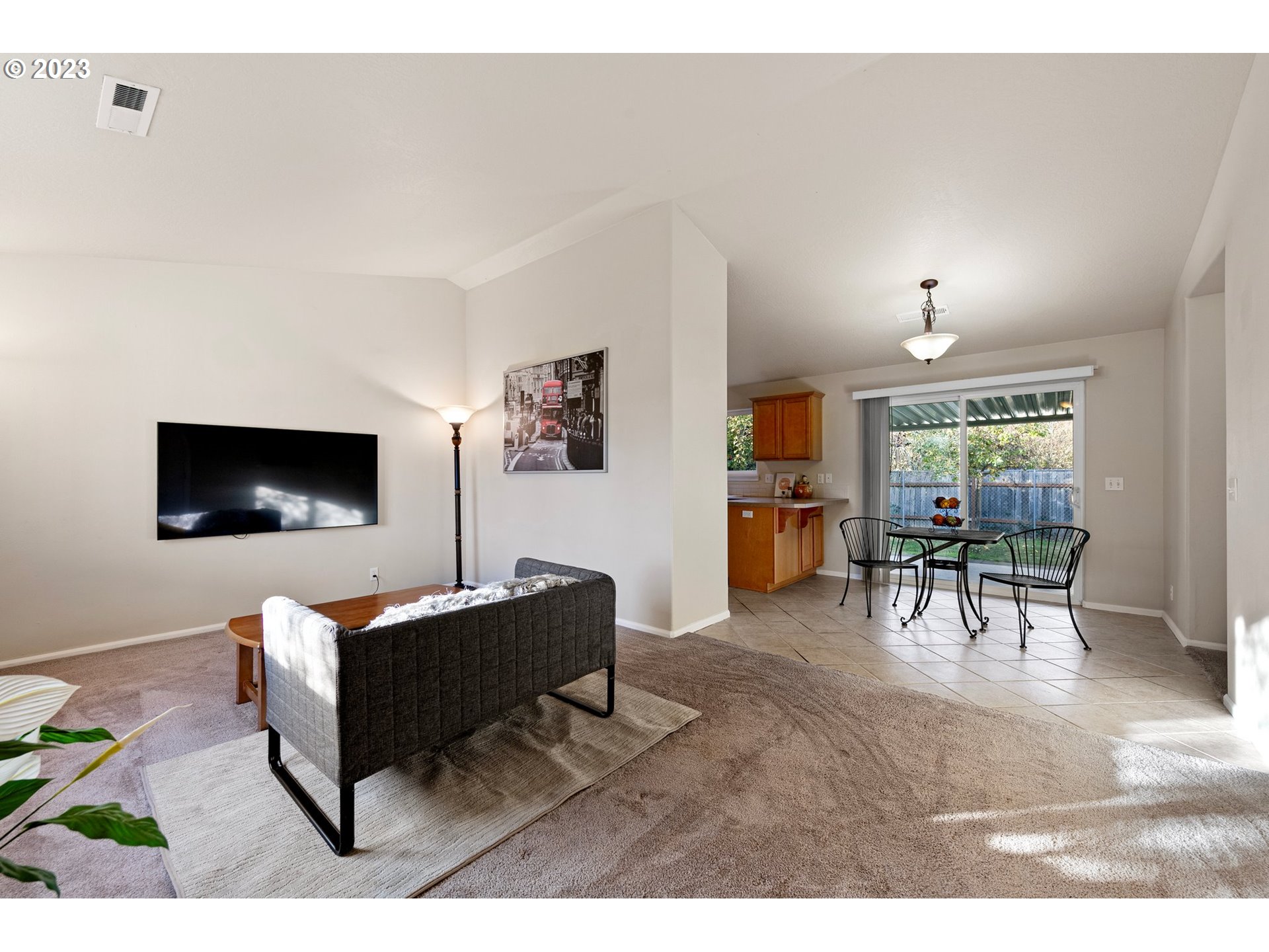 340 54th Street Springfield, OR 97478 - Photo 8 of 40 a living room with furniture and a flat screen tv