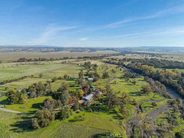 a view of a backyard with small cabin