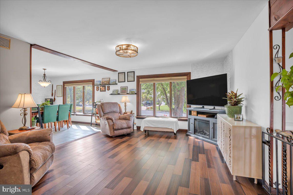 32 Millbridge Road Clementon, NJ 08021 - Photo 6 of 21 a living room with furniture and a flat screen tv