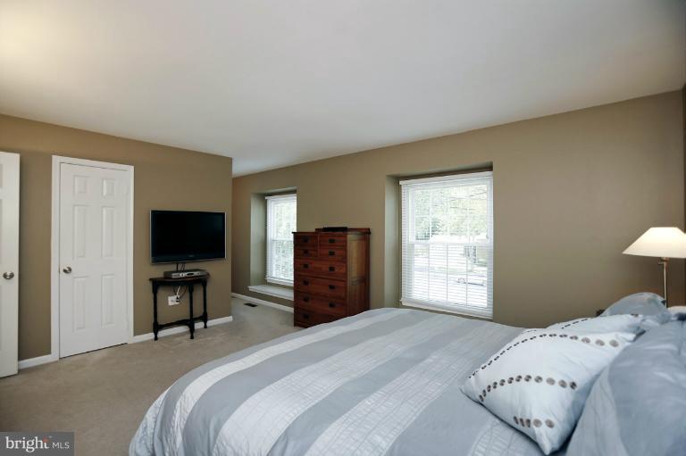 9229 Rockefeller Lane Springfield, VA 22153 - Photo 2 of 27 Bedroom (Master)