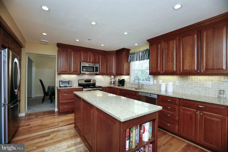 9229 Rockefeller Lane Springfield, VA 22153 - Photo 12 of 27 Kitchen