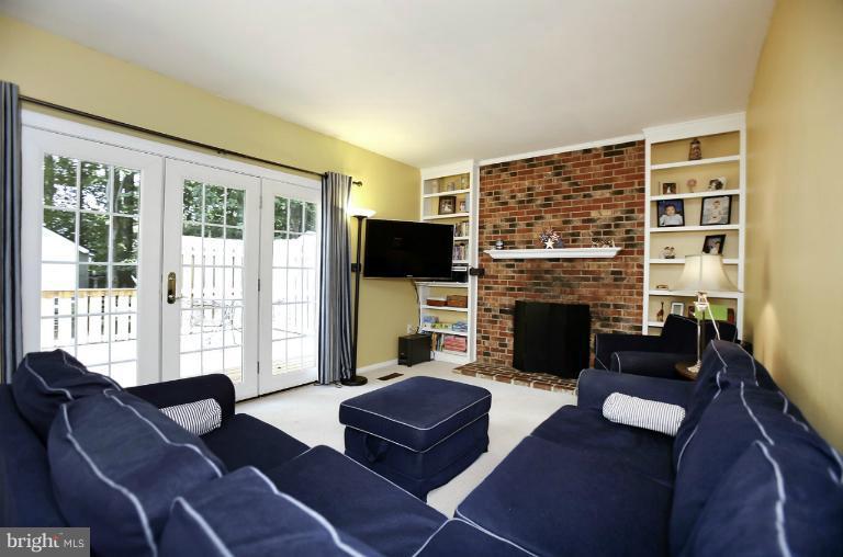 9229 Rockefeller Lane Springfield, VA 22153 - Photo 18 of 27 Family Room