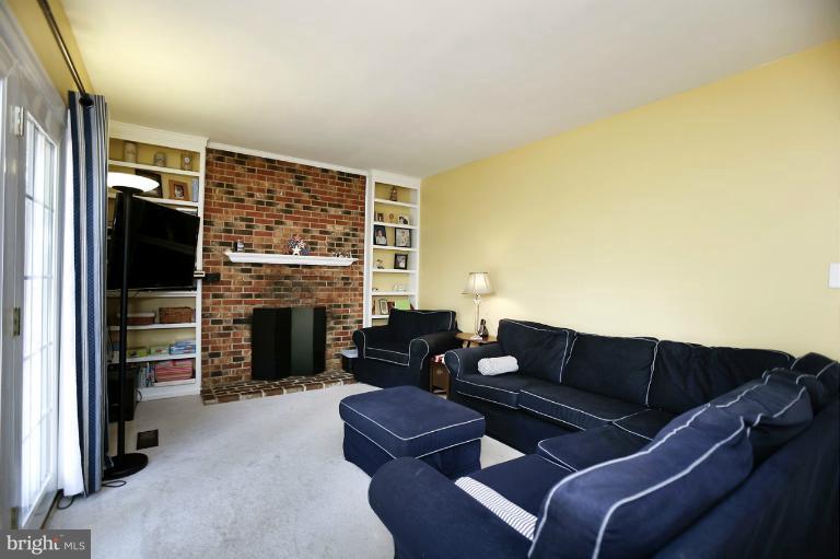 9229 Rockefeller Lane Springfield, VA 22153 - Photo 23 of 27 Family Room