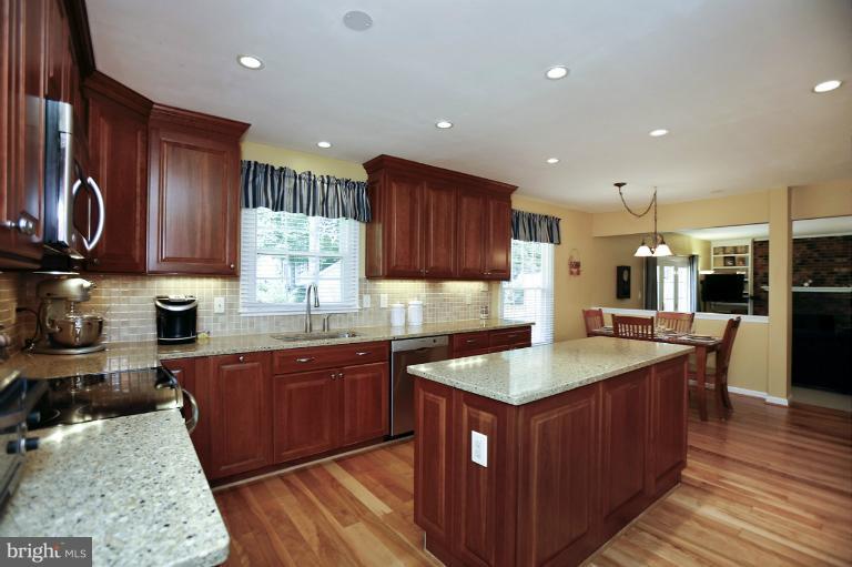 9229 Rockefeller Lane Springfield, VA 22153 - Photo 24 of 27 Kitchen