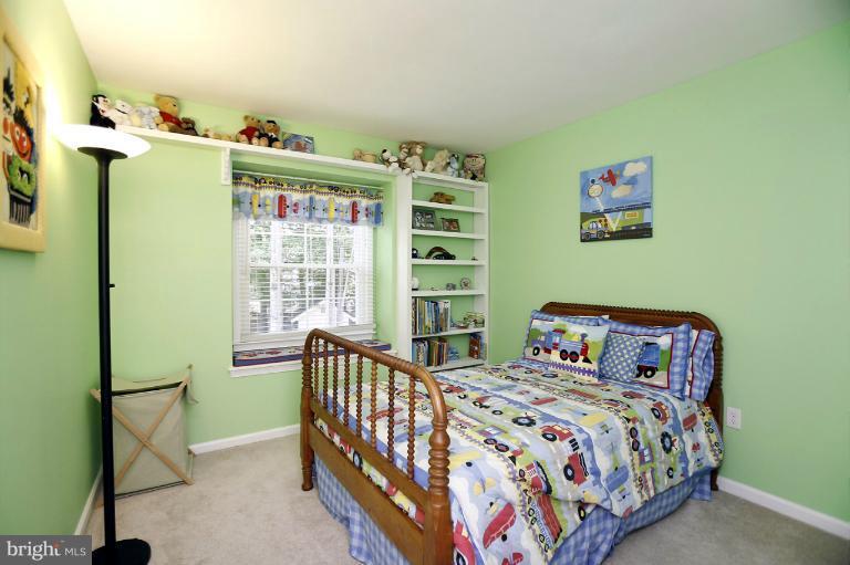 9229 Rockefeller Lane Springfield, VA 22153 - Photo 25 of 27 Bedroom