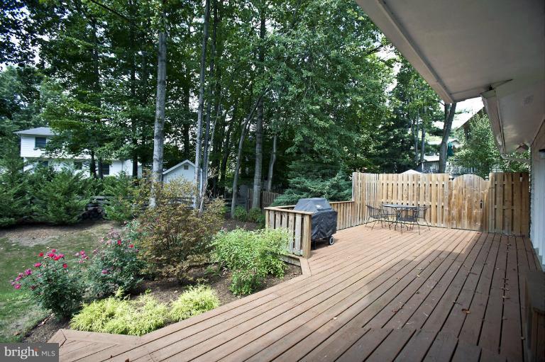 9229 Rockefeller Lane Springfield, VA 22153 - Photo 26 of 27 Exterior (Rear)