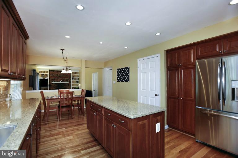 9229 Rockefeller Lane Springfield, VA 22153 - Photo 9 of 27 Kitchen