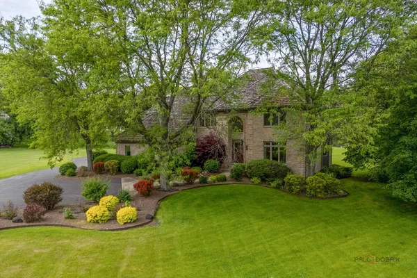 $1,099,000 | 5420 Belmont Court, Libertyville, IL 60048