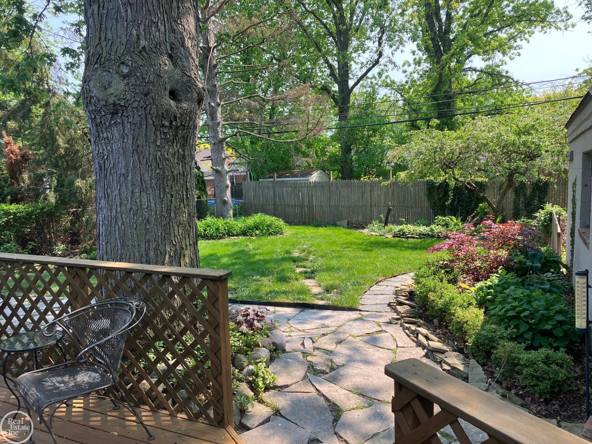 1231 Hawthorne Road Grosse Pointe, MI 48236 - Photo 36 of 41 50109491-35.JPG