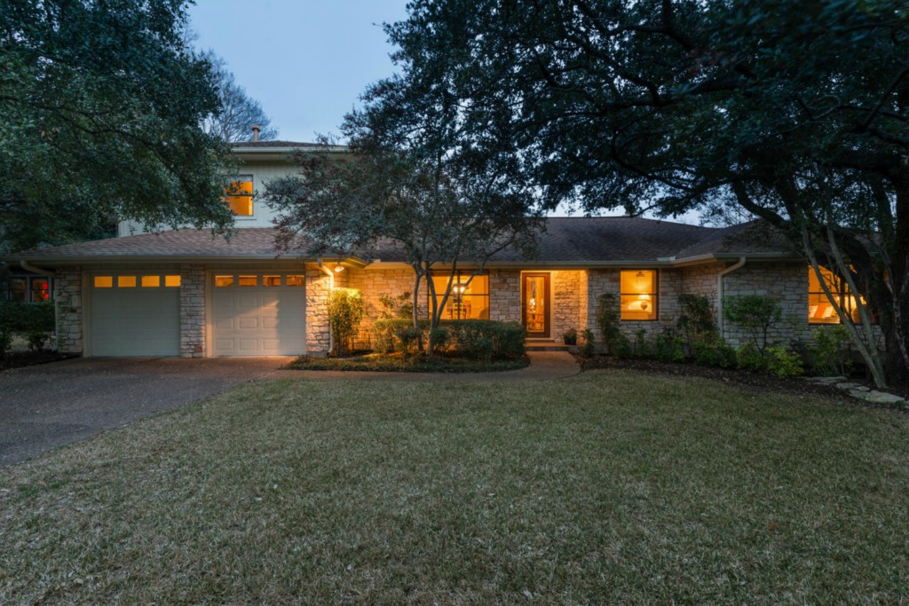 a view of backyard with green space