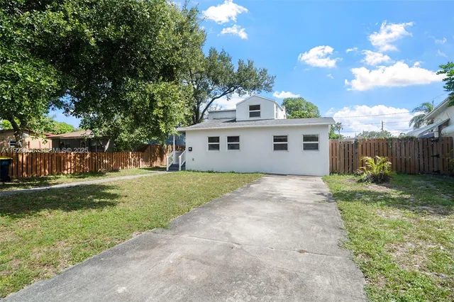 $2,400 | 212 Southwest 11th Street, Unit A, Dania Beach, FL 33004