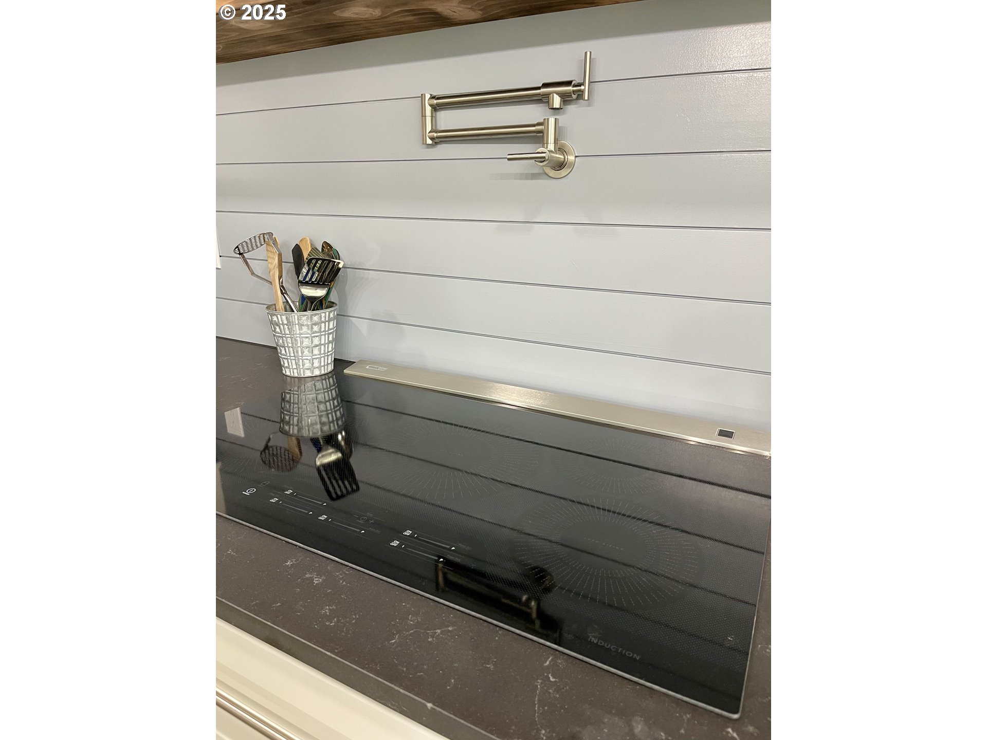 905 Bellevue Drive Reedsport, OR 97467 - Photo 11 of 37 a close view of a sink