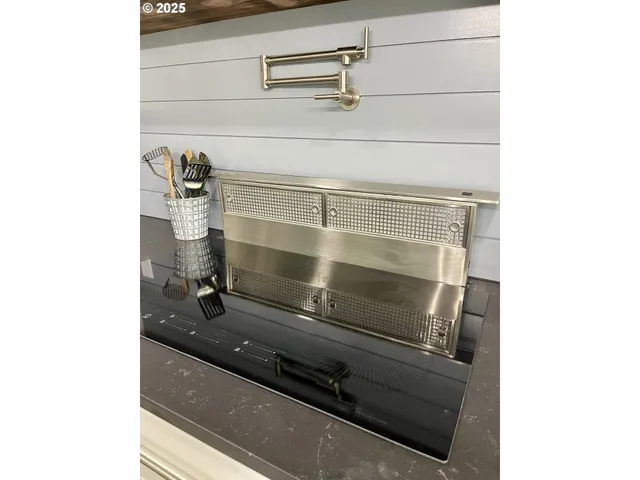 a close view of sink and tap