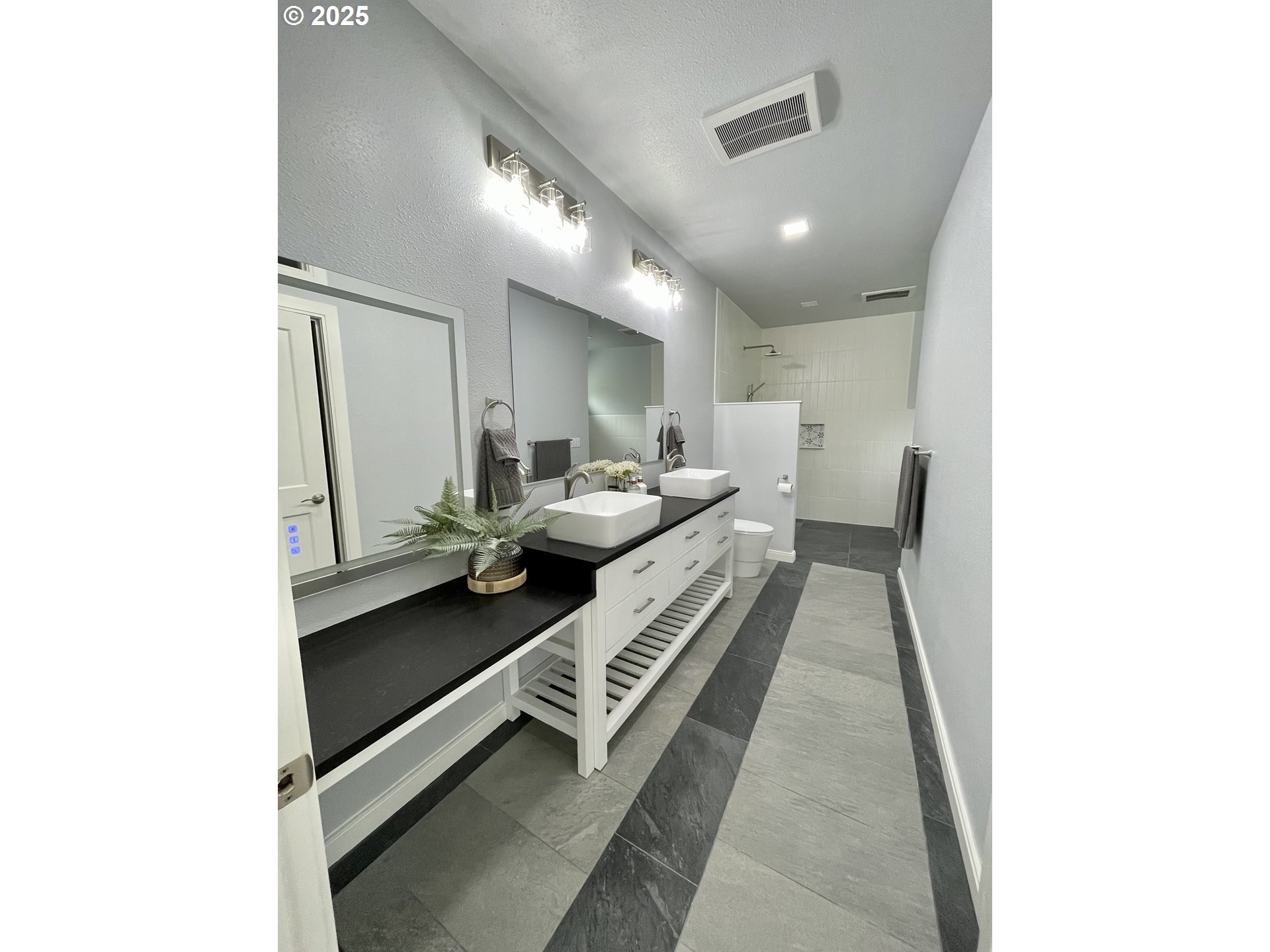 905 Bellevue Drive Reedsport, OR 97467 - Photo 19 of 37 a living room with furniture and a rug