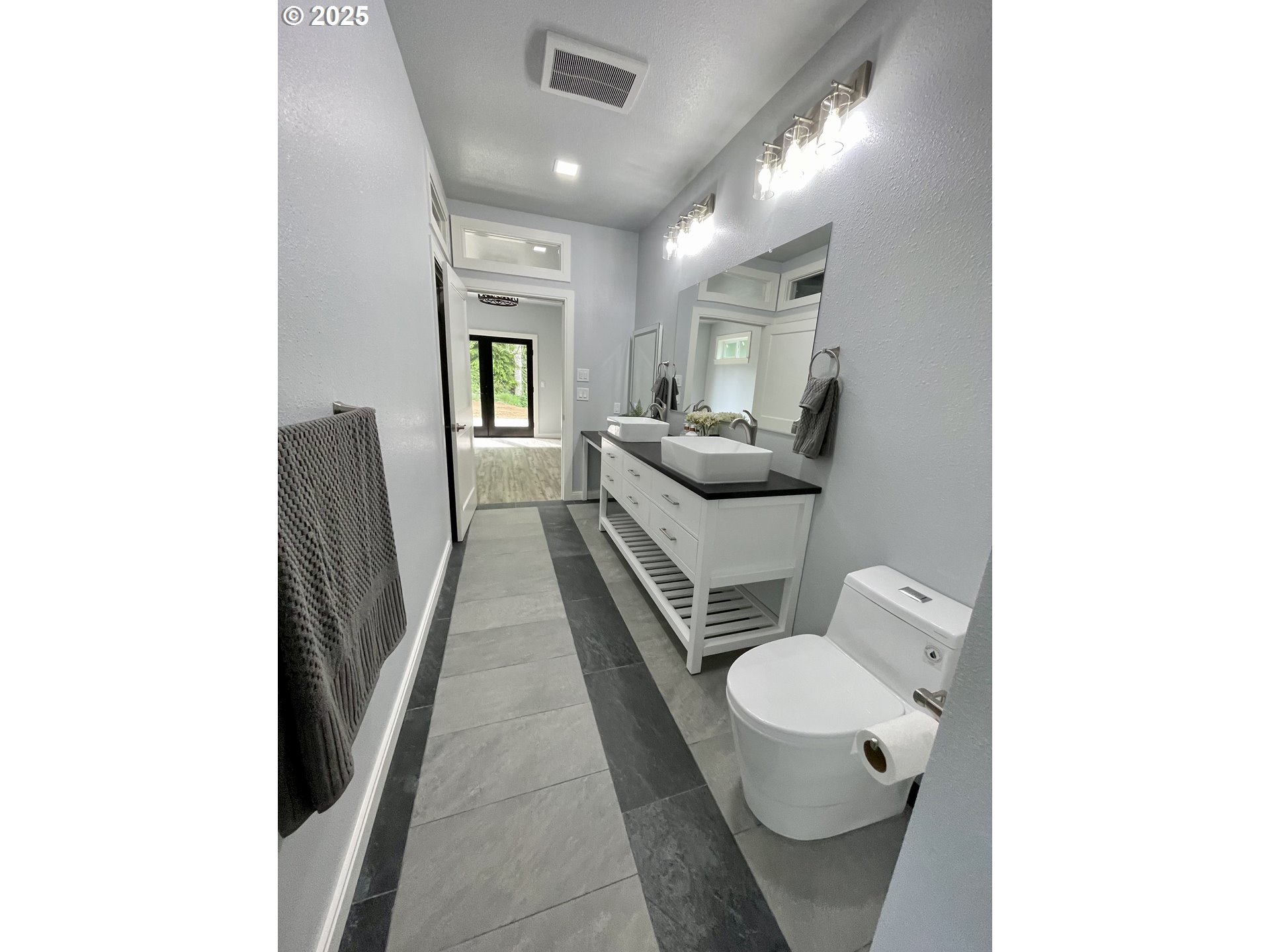 905 Bellevue Drive Reedsport, OR 97467 - Photo 22 of 37 a living room with furniture and a rug