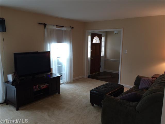 3261 Polo Road Winston-Salem, NC 27106 - Photo 14 of 16 Living Room.