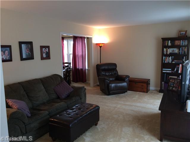 3261 Polo Road Winston-Salem, NC 27106 - Photo 4 of 16 Living Room.