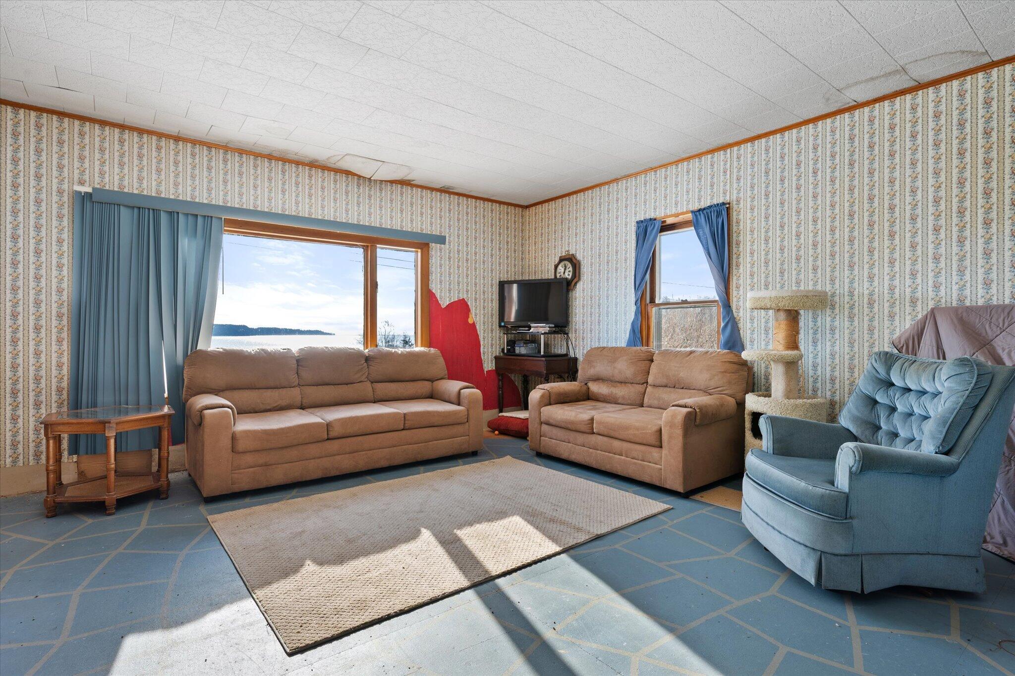 942 Mason Bay Road Jonesport, ME 04649 - Photo 15 of 54 Living room